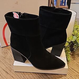 Black waterproof suede ankle boot size 8 NWT Blondo